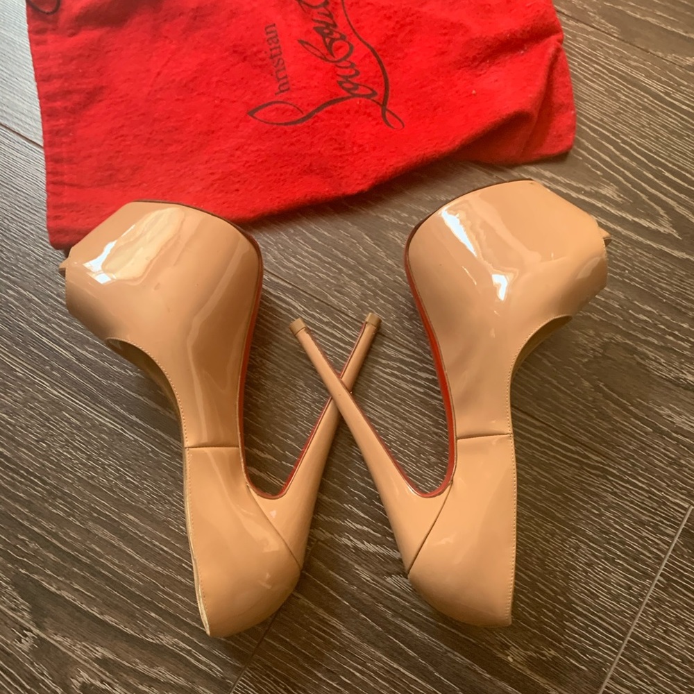 Christian Louboutin pump shoes